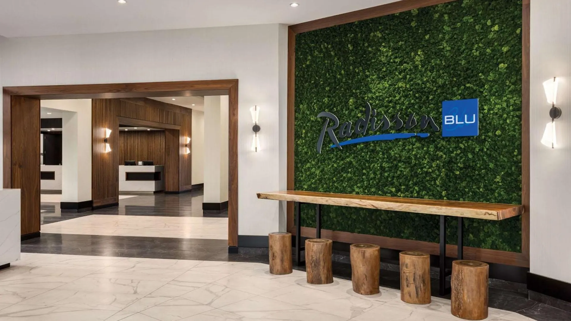 Radisson Blu Vancouver Airport Hotel & Marina Ричмонд