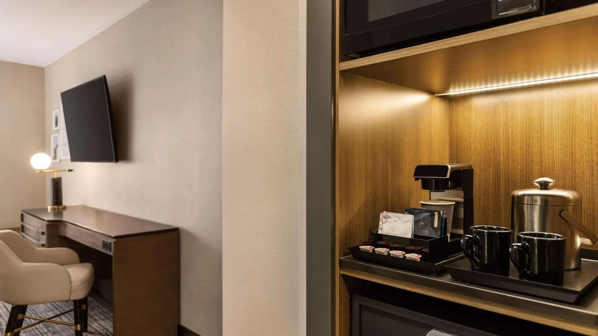 Radisson Blu Vancouver Airport Hotel & Marina Ричмонд