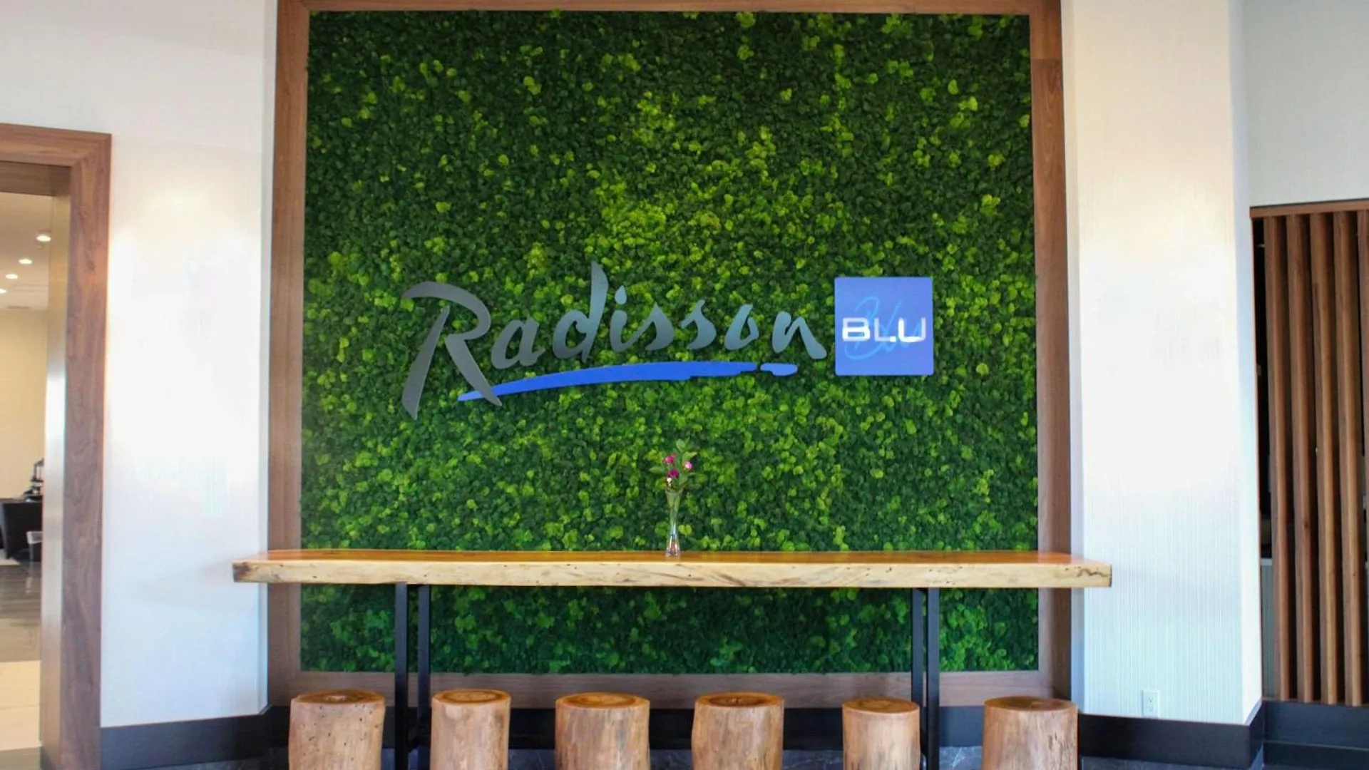 ****  ריצ'מונד Radisson Blu Vancouver Airport Hotel & Marina קנדה